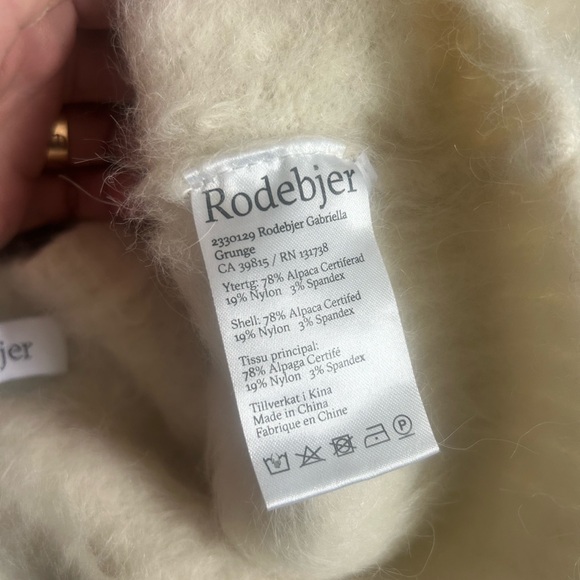 Cream Alpaca Sweater! - Picture 4 of 7